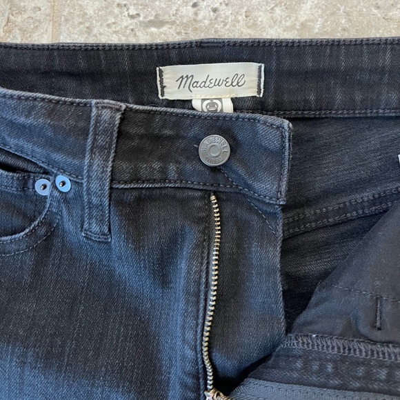 Madewell Curvy Kick Out Crop Jean in Black Rinse Wash, size 27 - Picture 8 of 11